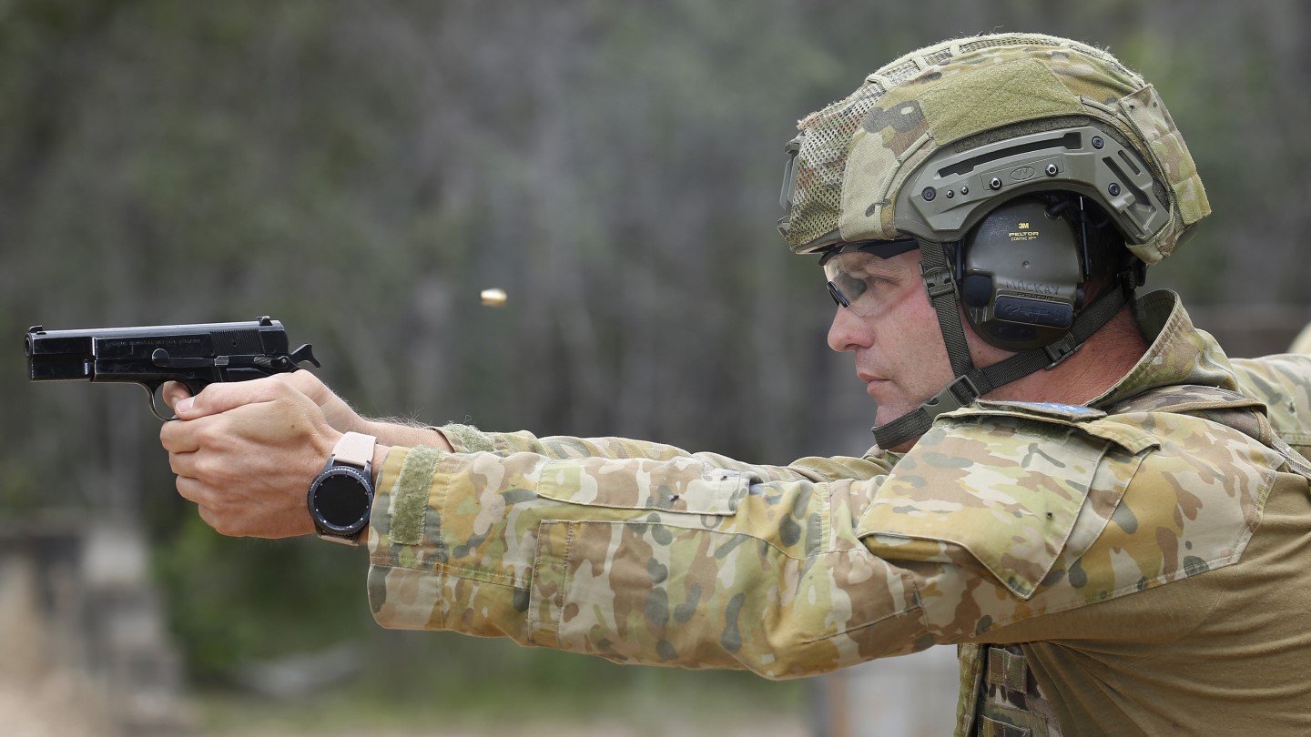 Self-loading pistol 9mm Mark 3 | Australian Army